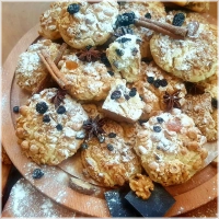 Huis gemaakt luxe koek rijk gevuld met pure chocola en cranberry<br> 